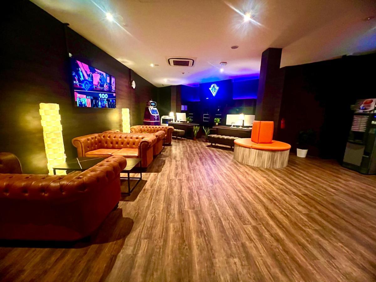 Arena Esports Hotel @ Bugis Village Singapore Exteriör bild