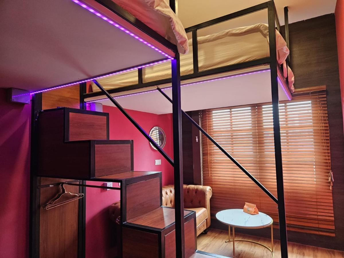Arena Esports Hotel @ Bugis Village Singapore Exteriör bild